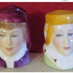 Romeo and Juliet thimbles

Hand-Painted Porcelain Figurine Pair